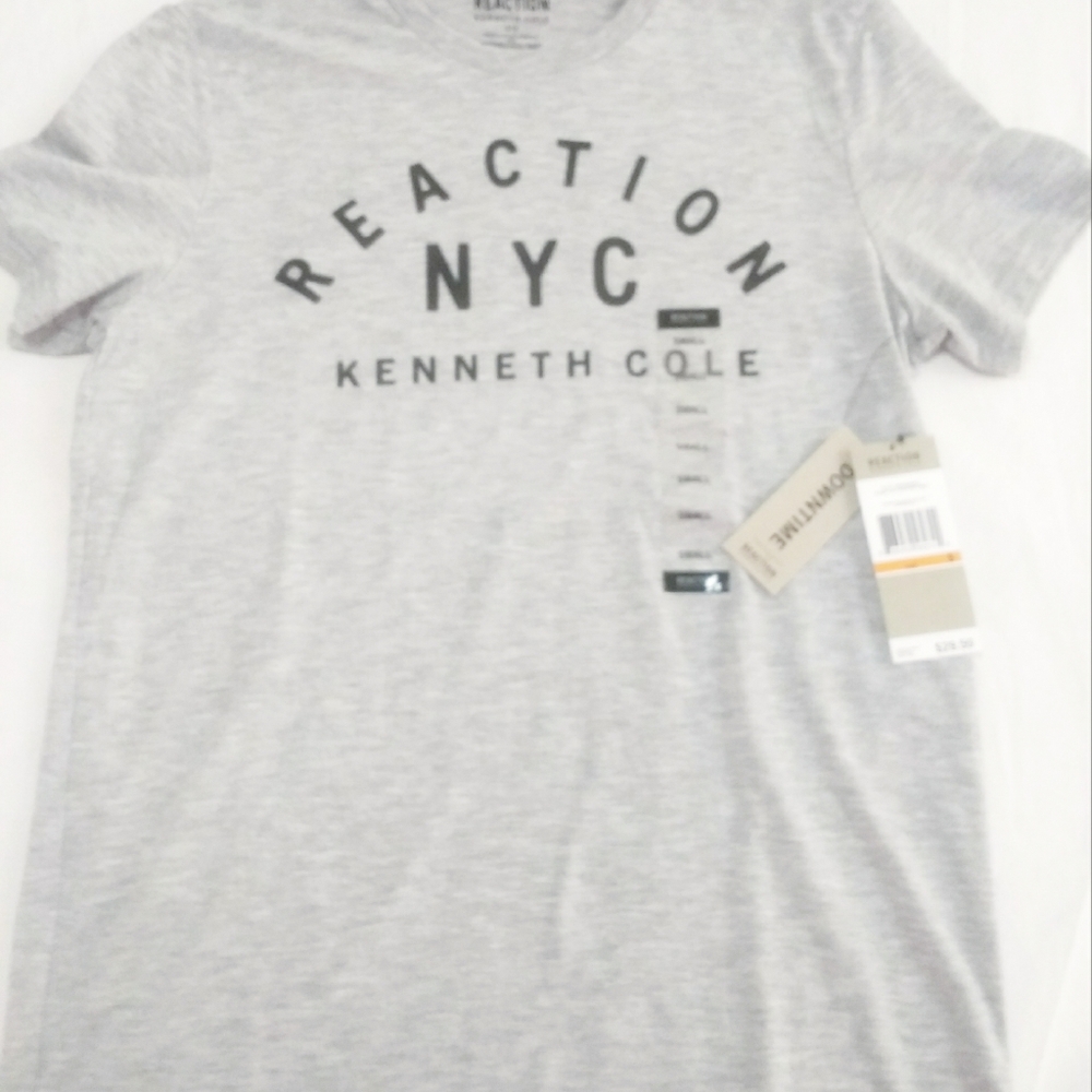 Kenneth Cole💯Branded Tee Small🔥Spring is coming!